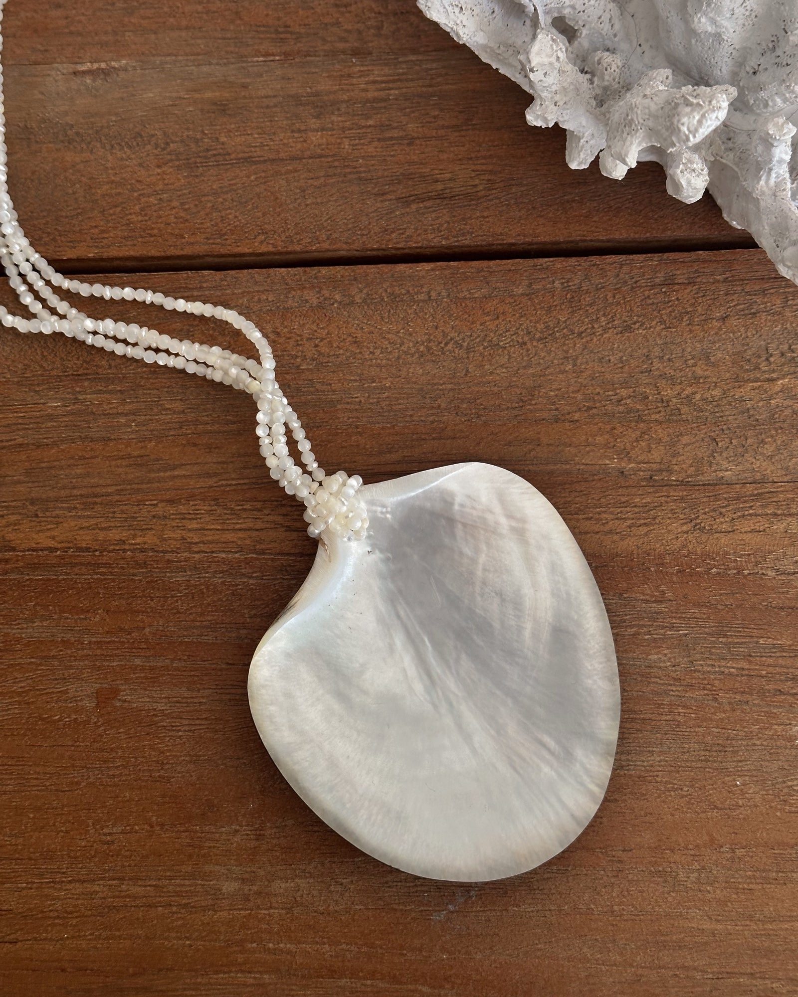 NAIA NECKLACE
